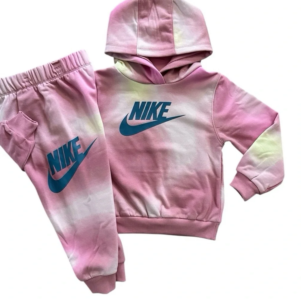 Nike adorable piece